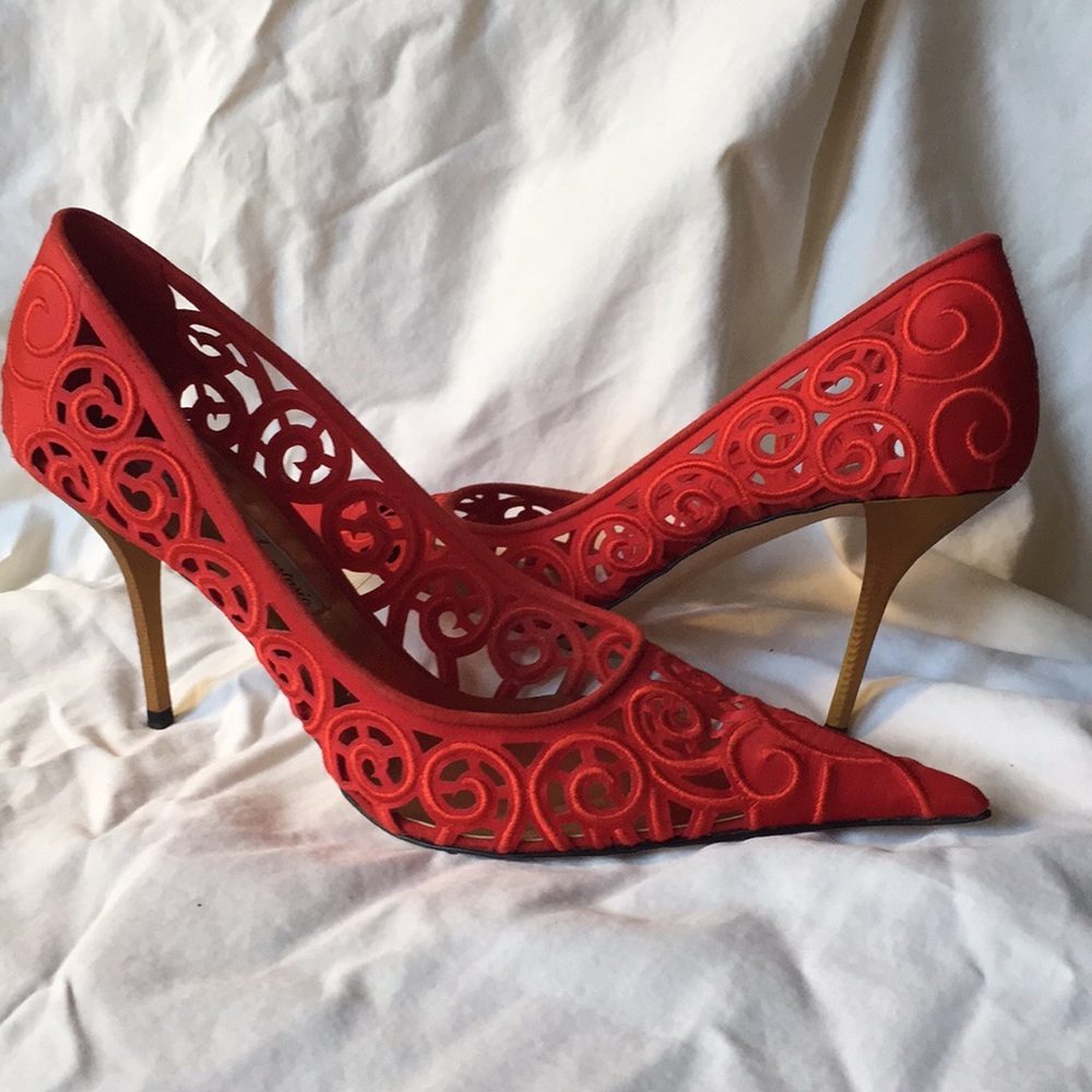 Smoking hot red heels!